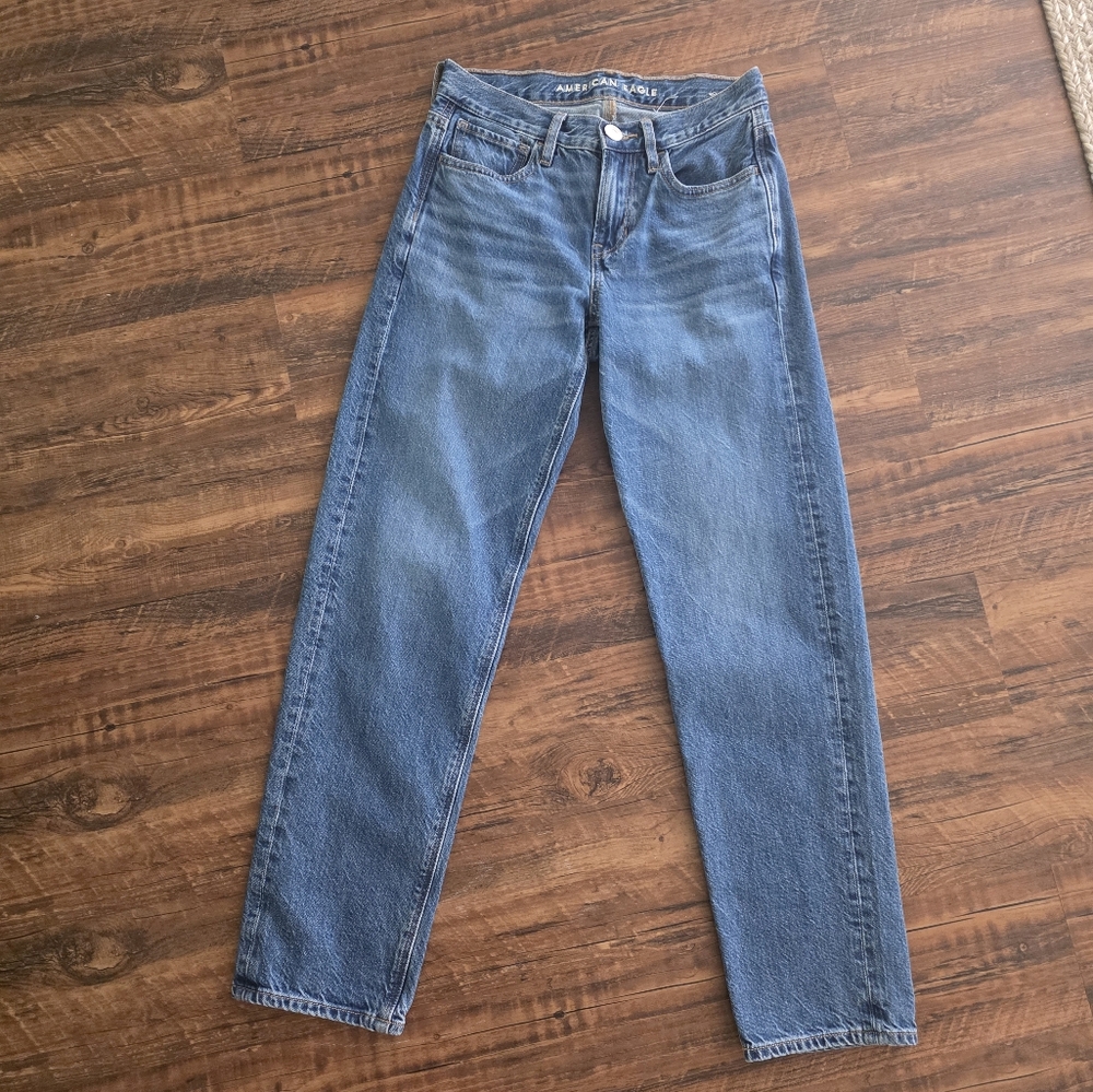 American Eagle 90s Straight 00 Short Relaxed Mid-Rise Blue Denim Jeans